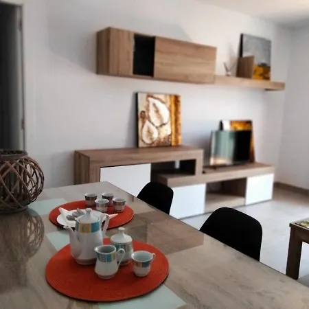 Apto. Escolano, Playa De La Cachucha. Wifi, A/c Appartement