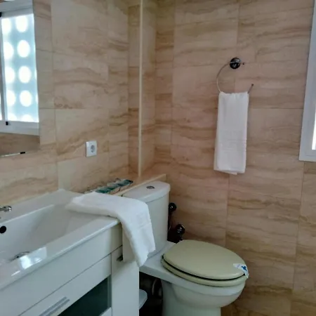 Apto. Escolano, Playa De La Cachucha. Wifi, A/c Appartement *